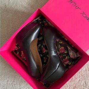 Betsey Johnson Black Platform Wedge Pumps size 9